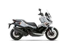 Zontes ZT368-G 2026: cruise control e consumi da 3,5 l/100 km